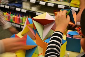 sòlids platònics, octaedres, cubs, colors, taller, Barcelona