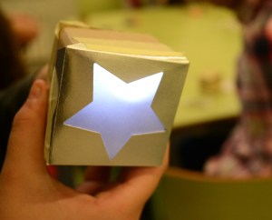 Estel de Nadal amb cartró i LED