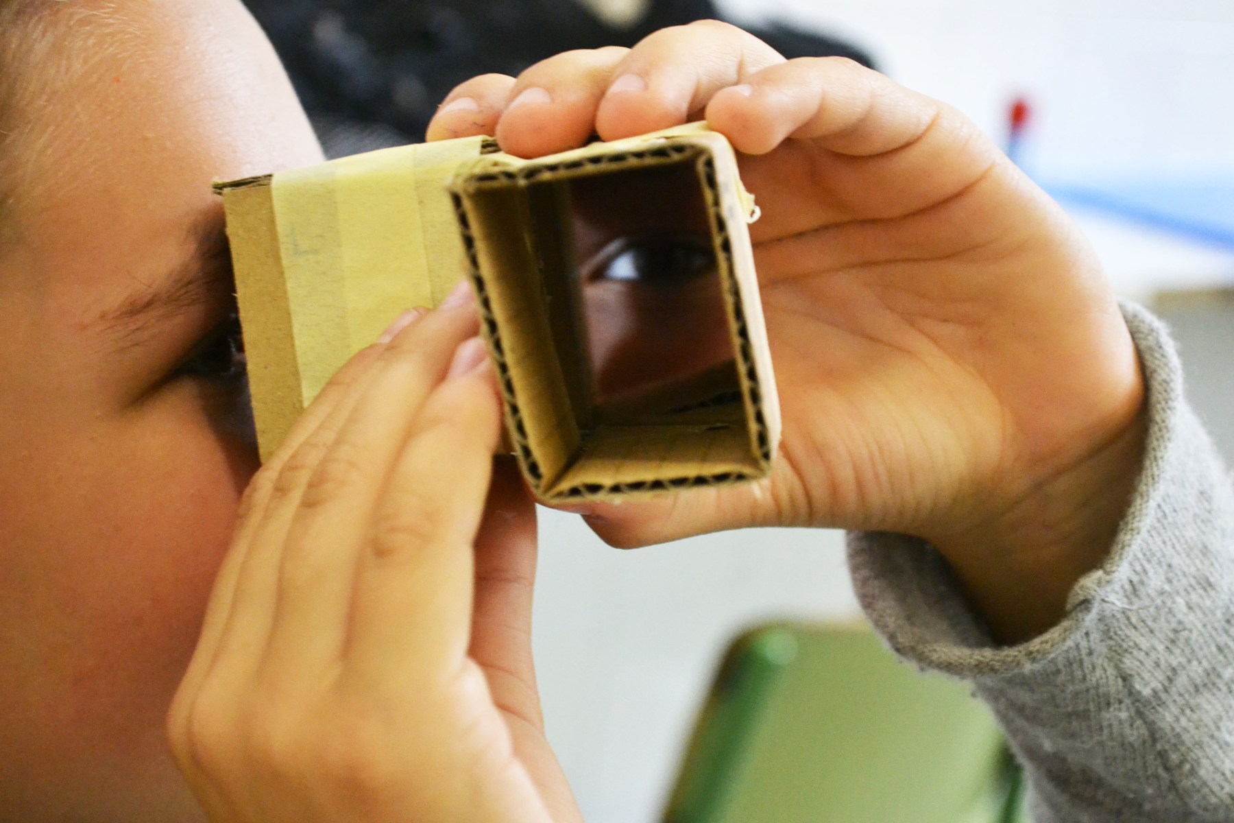 Taller construcció Periscopis Extraescolars Barcelona