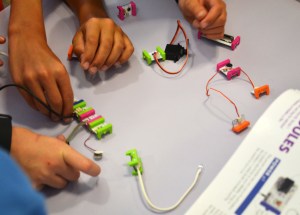 Taller circuits elèctrics littleBits Ametlla Vallès