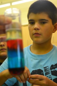 Tallers extraescolars química densitat dels líquids