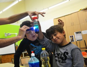 Tallers extraescolars química densitat dels líquids