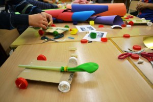 Tallers extraescolars - Cotxes propulsats amb globus