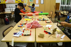 Tallers extraescolars - Cotxes propulsats amb globus