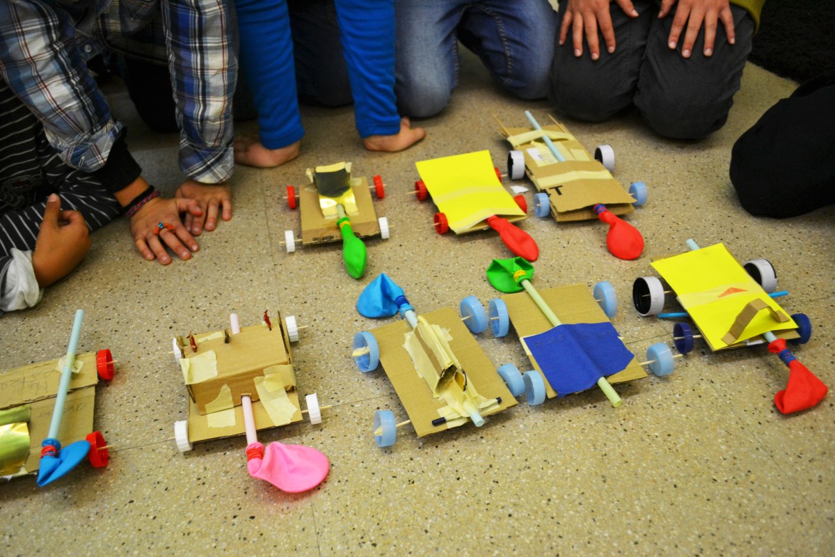 Tallers extraescolars - Cotxes propulsats amb globus