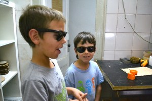 taller STEM/STEAM extraescolar/afterschool de labclub al made makerspace de barcelona amb 3d printer and laser-cutter