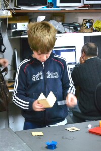 taller STEM/STEAM extraescolar/afterschool de labclub al made makerspace de barcelona amb 3d printer and laser-cutter