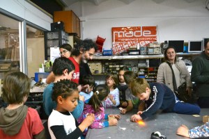 taller STEM/STEAM extraescolar/afterschool de labclub al made makerspace de barcelona amb 3d printer and laser-cutter