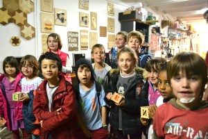 taller STEM/STEAM extraescolar/afterschool de labclub al made makerspace de barcelona amb 3d printer and laser-cutter