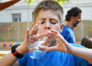 Tallers Extraescolars Ciència Bombolles Barcelona