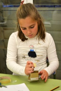 Taller construcció Periscopis Extraescolars Ciència Barcelona