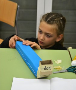 Taller construcció Periscopis Extraescolars Ciència Barcelona