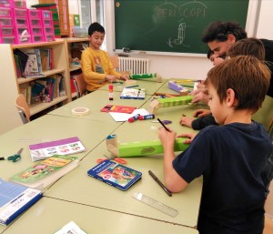 Taller construcció Periscopis Extraescolars Ciència Barcelona