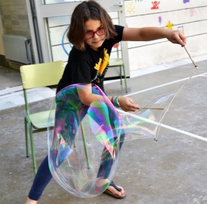 Tallers Extraescolars Ciència Bombolles Barcelona