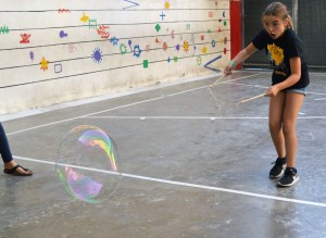 Tallers Extraescolars Ciència Bombolles Barcelona