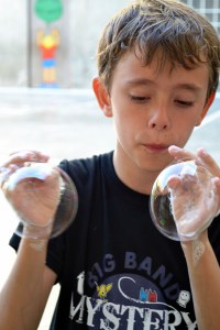 Tallers Extraescolars Ciència Bombolles Barcelona