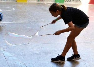 Tallers Extraescolars Ciència Bombolles Barcelona