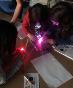 Tallers Extraescolars Ciència Circuits Elèctrics Throwies