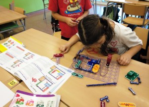 Taller extraescolar circuits elèctrics Snap Circuits STEM