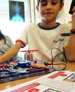 Taller extraescolar circuits elèctrics Snap Circuits STEM