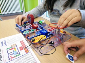 Taller extraescolar circuits elèctrics Snap Circuits STEM