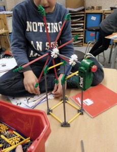 Tallers Extraescolars Robòtica Tecnologia Programació K'Nex Scratch STEAM