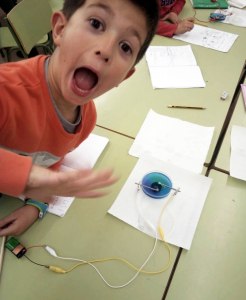 Taller Electròlisi Ciència Extraescolars