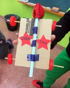 Tallers extraescolars - Cotxes propulsats amb globus STEAM Barcelona