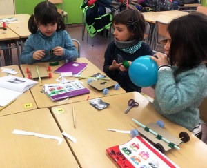 Tallers extraescolars - Cotxes propulsats amb globus STEAM Barcelona