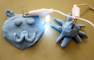 Tallers Extraescolars Ciència STEAM Circuits Play-Doh