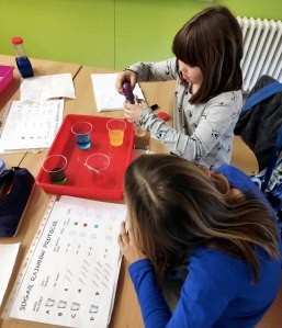 Tallers extraescolars química-física densitat dels líquids Barcelona