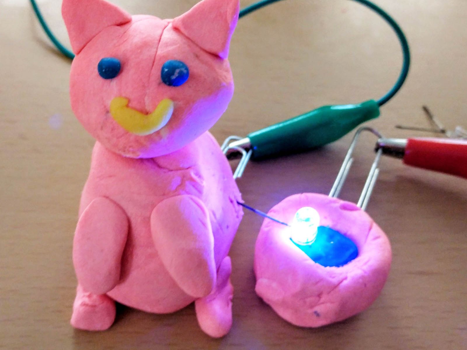 Tallers Extraescolars Ciència STEAM Circuits Play-Doh