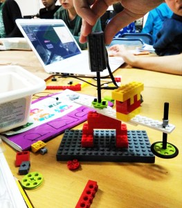 Taller Robòtica LEGO WeDo Drawing machines