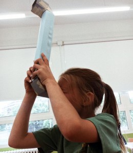 Taller construcció Periscopis Extraescolars Ciència STEAM Barcelona