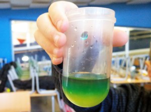 Tallers extraescolars química-física densitat dels líquids Badalona