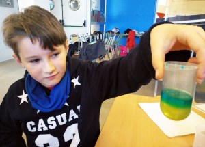 Tallers extraescolars química-física densitat dels líquids Badalona