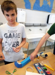 Taller construcció Periscopis Extraescolars Ciència Badalona