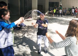 Tallers Extraescolars Ciència Bombolles Badalona