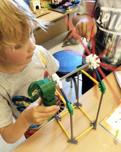 Tallers Extraescolars Robòtica Tecnologia Programació K'Nex Scratch STEAM