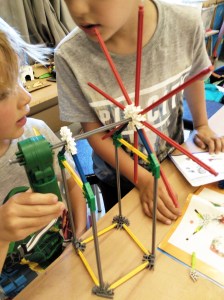 Tallers Extraescolars Robòtica Tecnologia Programació K'Nex Scratch STEAM