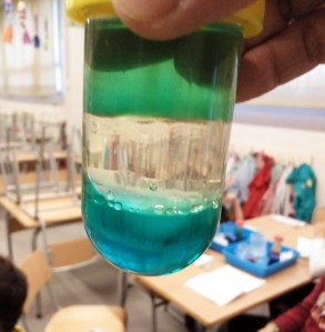 Tallers extraescolars química-física densitat dels líquids
