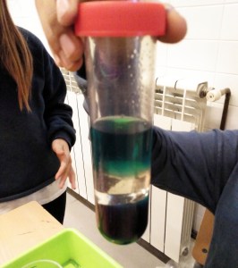 Tallers extraescolars química-física densitat dels líquids