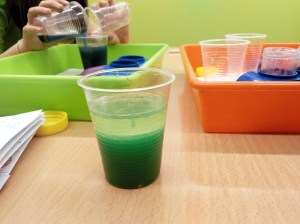 Tallers extraescolars química-física densitat dels líquids