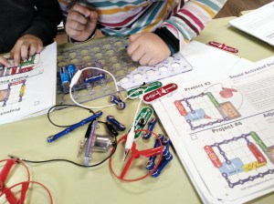 Taller extraescolar circuits elèctrics Snap Circuits STEM