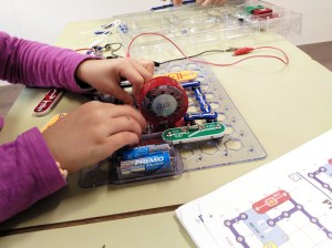 Taller extraescolar circuits elèctrics Snap Circuits STEM