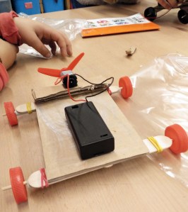 Taller Cotxes Elèctrics Extraescolars STEAM Barcelona