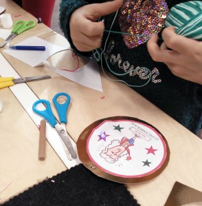 Tallers Extraescolars Tecnologia Maker STEAM Barcelona Decoracions de Nadal amb LEDs