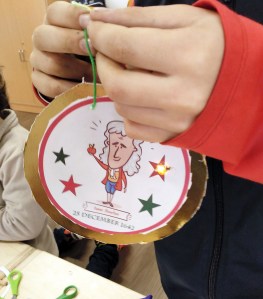 Tallers Extraescolars Tecnologia Maker STEAM Barcelona Decoracions de Nadal amb LEDs