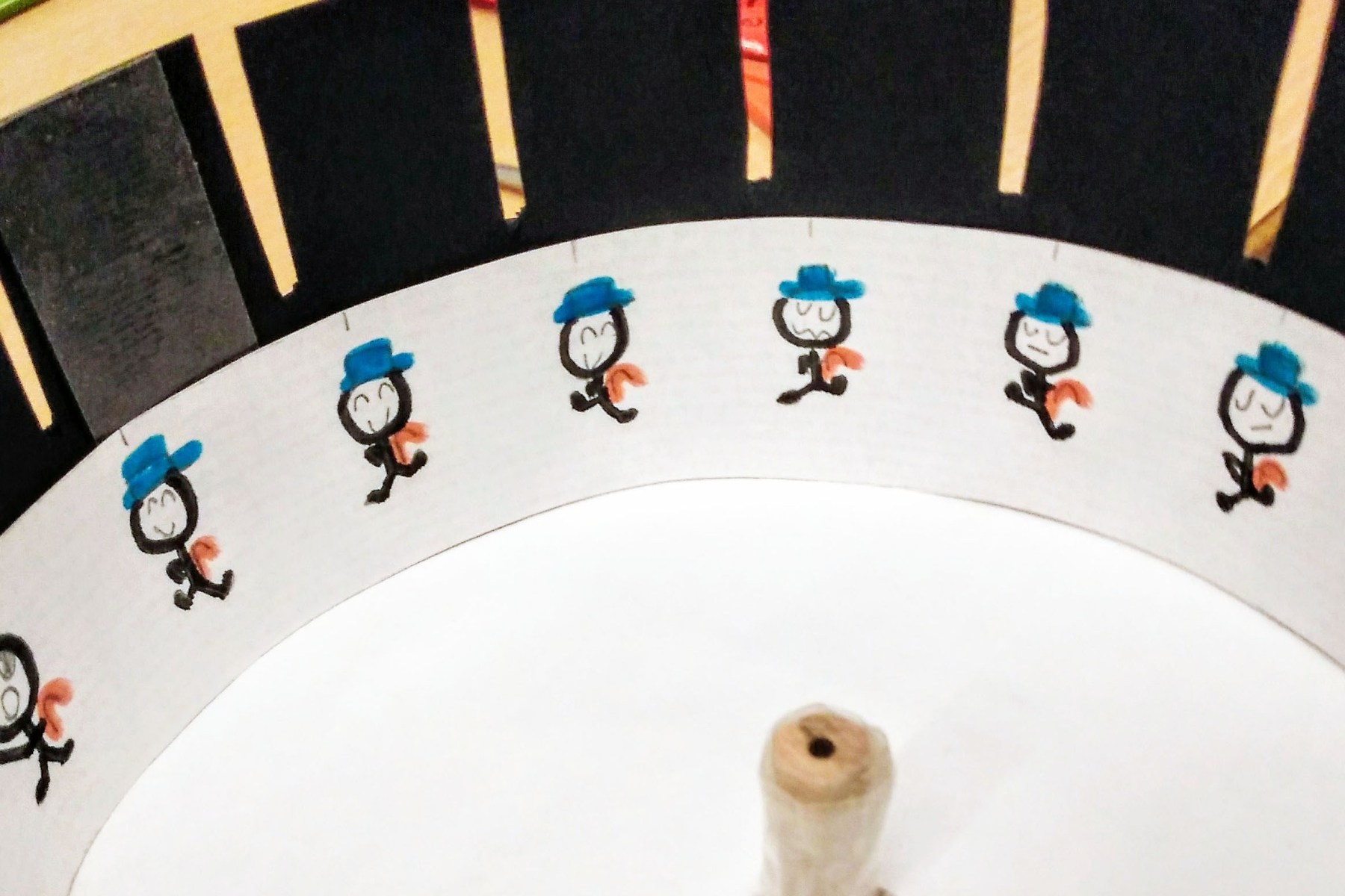 Taller Construcció Zoòtrop Extraescolars STEAM