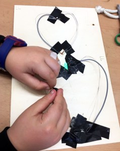 Tallers Extraescolars Ciència STEAM Circuits Elèctrics